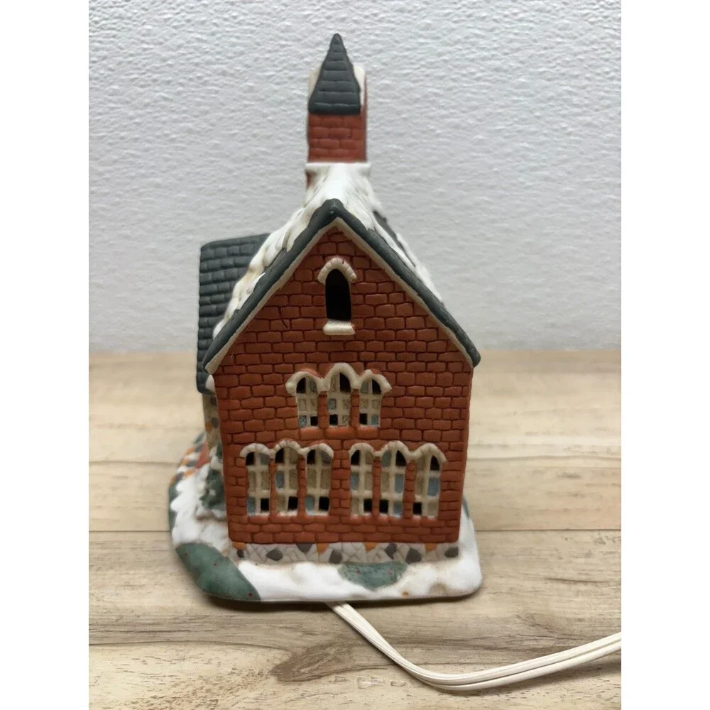 Vtg 1992 Summit Collection Lighted Hand Painted Porcelain Victorian Church